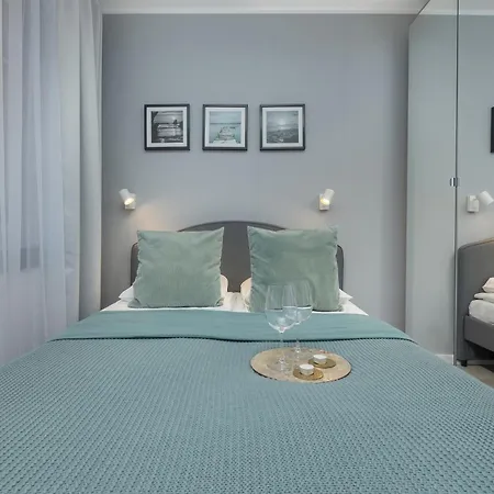 Cztery Pory Roku Komfortowy Z Balkonem I Miejscem Do Pracy By Renters Apartament *