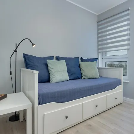 Cztery Pory Roku Komfortowy Z Balkonem I Miejscem Do Pracy By Renters Apartament