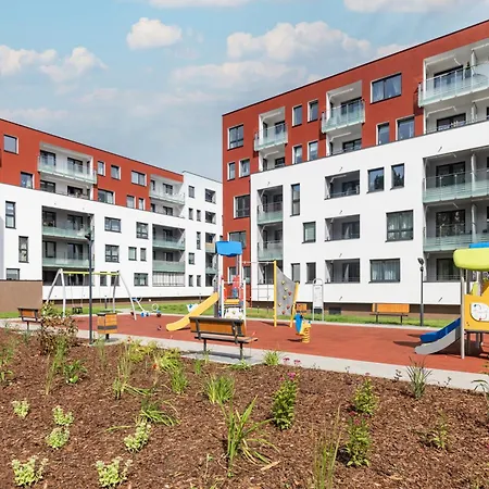 Cztery Pory Roku Komfortowy Z Balkonem I Miejscem Do Pracy By Renters