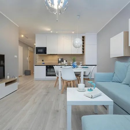Cztery Pory Roku Komfortowy Z Balkonem I Miejscem Do Pracy By Renters Apartament