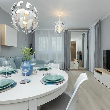 Apartament Cztery Pory Roku Komfortowy Z Balkonem I Miejscem Do Pracy By Renters