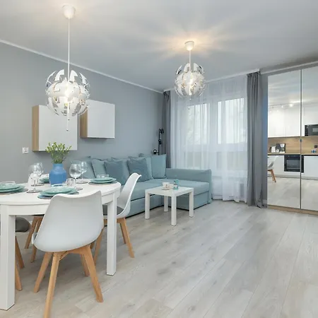 Cztery Pory Roku Komfortowy Z Balkonem I Miejscem Do Pracy By Renters Apartament *