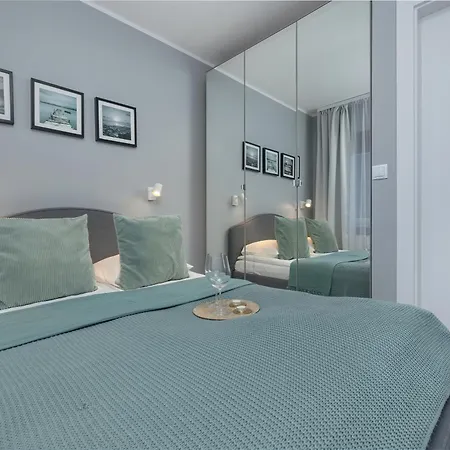 Cztery Pory Roku Komfortowy Z Balkonem I Miejscem Do Pracy By Renters Apartament